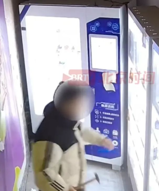 情趣用品店主:此类针对性盗窃已非首次不朽情缘登录入口男子凌晨持锤砸门偷(图1) 情趣用品店主:此类针对性盗窃已非首次不朽情缘登录入口男子凌晨持锤砸门偷(图1)